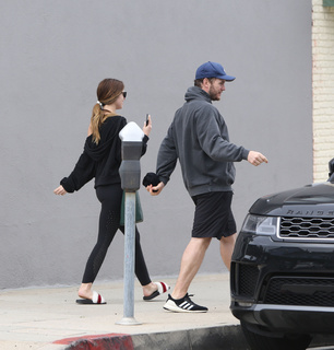 Katherine Schwarzenegger feet photo thumbnail