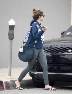 Katherine Schwarzenegger feet photo thumbnail