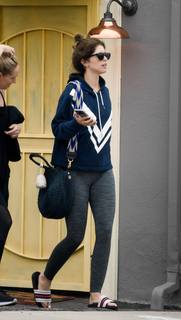 Katherine Schwarzenegger feet photo thumbnail