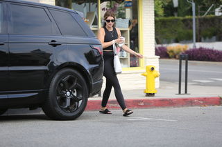 Katherine Schwarzenegger feet photo thumbnail