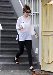 Katherine Schwarzenegger feet photo thumbnail