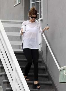 Katherine Schwarzenegger feet photo thumbnail