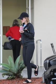 Katherine Schwarzenegger feet photo thumbnail