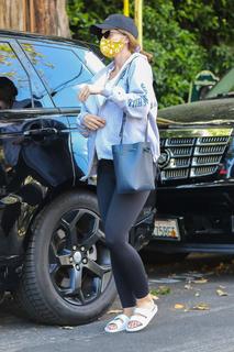 Katherine Schwarzenegger feet photo thumbnail