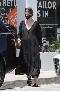 Katherine Schwarzenegger feet photo thumbnail