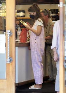 Katherine Schwarzenegger feet photo thumbnail