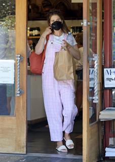 Katherine Schwarzenegger feet photo thumbnail