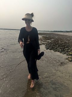 Katherine Schwarzenegger feet photo thumbnail