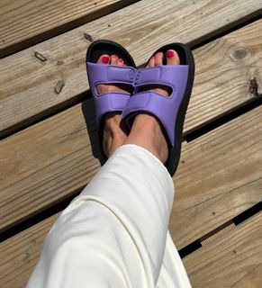 Katherine Schwarzenegger feet photo 2