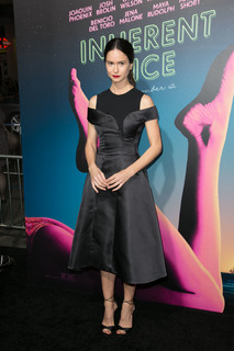 Katherine Waterston feet photo thumbnail