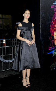 Katherine Waterston feet photo thumbnail