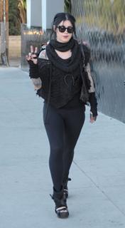 Katherine von Drachenberg feet photo thumbnail