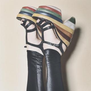 Katherine von Drachenberg feet photo thumbnail