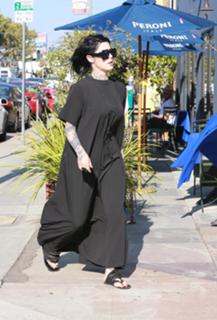 Katherine von Drachenberg feet photo thumbnail