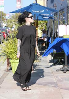 Katherine von Drachenberg feet photo thumbnail