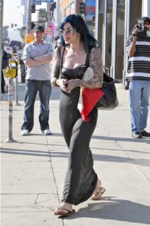 Katherine von Drachenberg feet photo thumbnail
