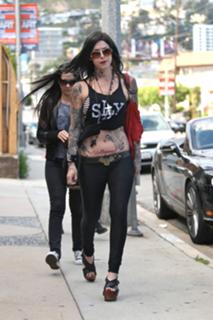 Katherine von Drachenberg feet photo thumbnail