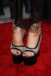 Katherine von Drachenberg feet photo thumbnail