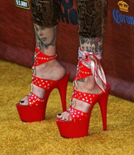 Katherine von Drachenberg feet photo thumbnail