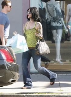 Katherine von Drachenberg feet photo thumbnail