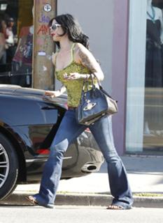 Katherine von Drachenberg feet photo thumbnail