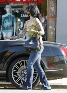 Katherine von Drachenberg feet photo thumbnail