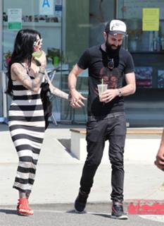 Katherine von Drachenberg feet photo thumbnail