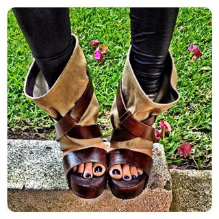 Katherine von Drachenberg feet photo thumbnail