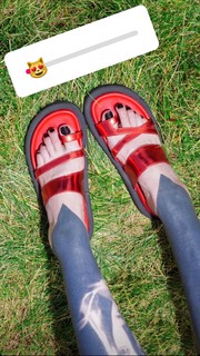 Katherine von Drachenberg feet photo thumbnail