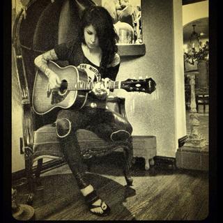 Katherine von Drachenberg feet photo thumbnail