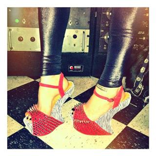 Katherine von Drachenberg feet photo thumbnail