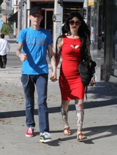 Katherine von Drachenberg feet photo thumbnail