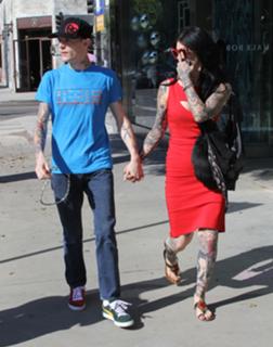 Katherine von Drachenberg feet photo thumbnail