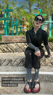 Katherine von Drachenberg feet photo thumbnail