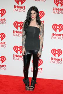 Katherine von Drachenberg feet photo thumbnail