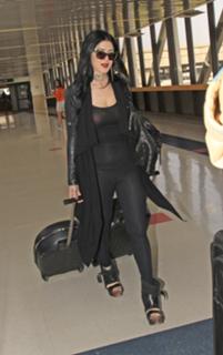 Katherine von Drachenberg feet photo thumbnail