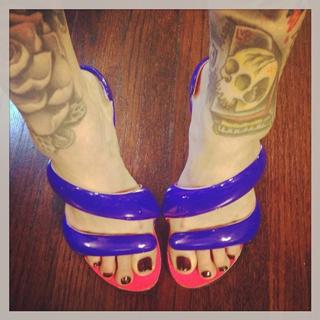 Katherine von Drachenberg feet photo thumbnail