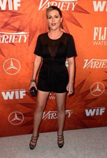 Kathleen Robertson feet photo thumbnail