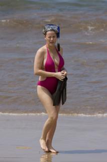 Kathleen Robertson feet photo thumbnail