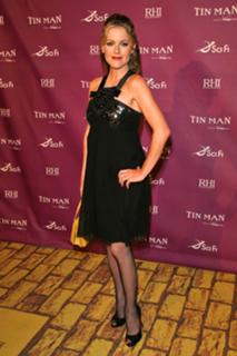 Kathleen Robertson feet photo thumbnail