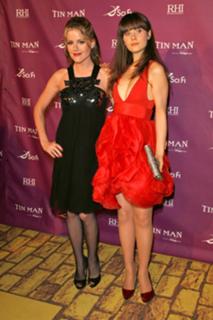 Kathleen Robertson feet photo thumbnail