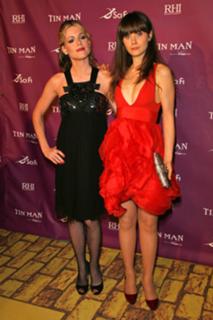 Kathleen Robertson feet photo thumbnail
