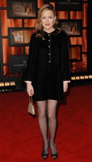 Kathleen Robertson feet photo thumbnail