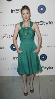 Kathleen Robertson feet photo thumbnail