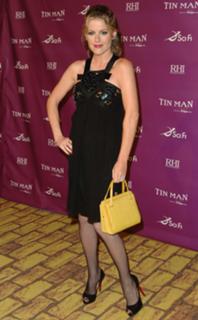 Kathleen Robertson feet photo thumbnail
