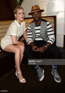 Kathleen Robertson feet photo thumbnail