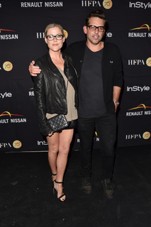 Kathleen Robertson feet photo thumbnail