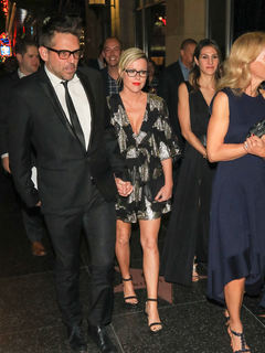 Kathleen Robertson feet photo thumbnail