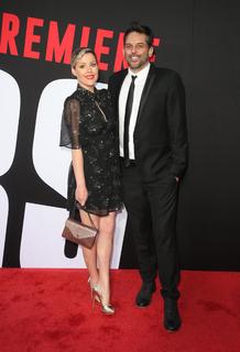 Kathleen Robertson feet photo thumbnail