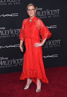 Kathleen Robertson feet photo thumbnail